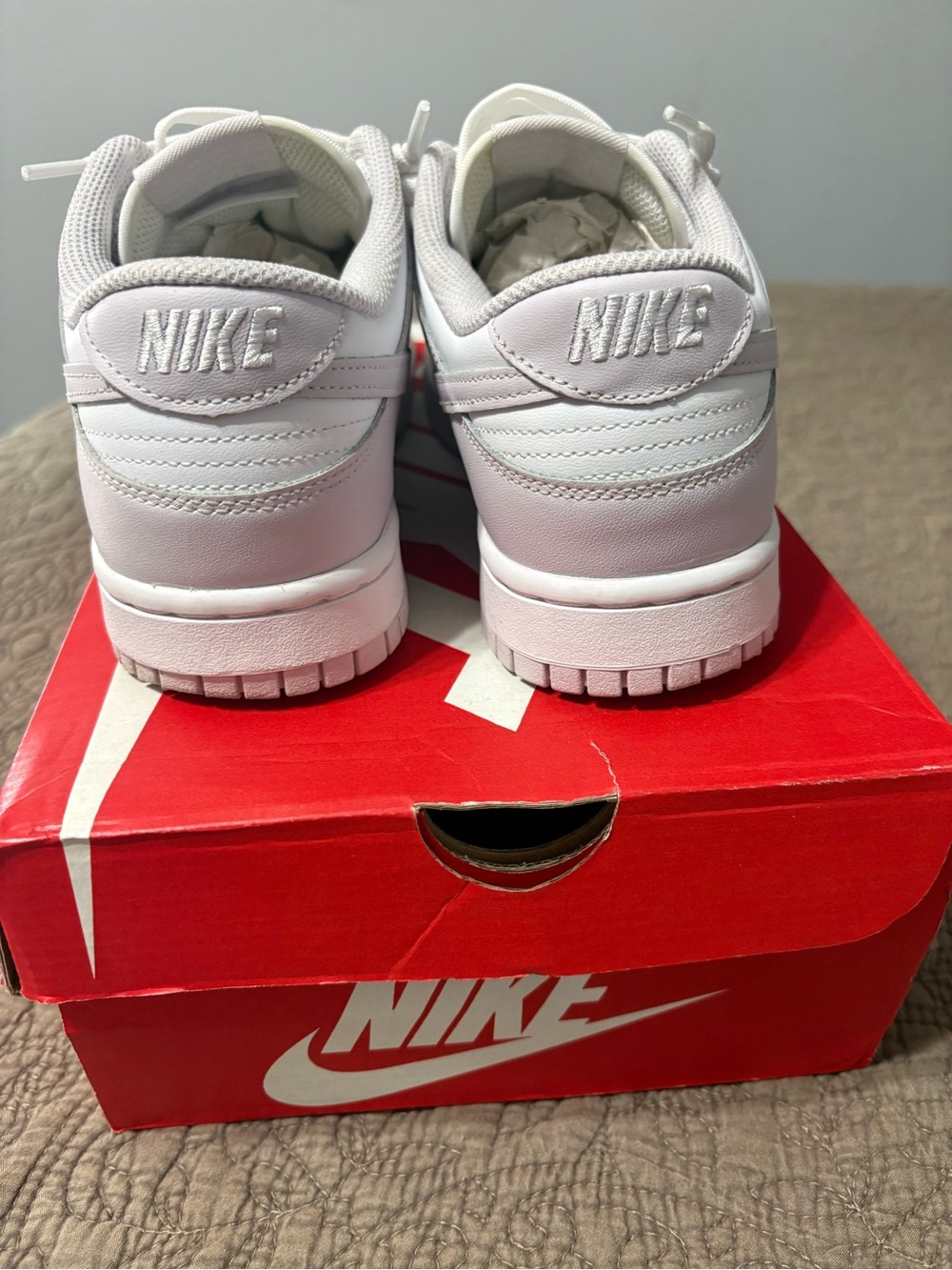 Nike Dunk Low in White and Light Lavender - Picture 4 of 6